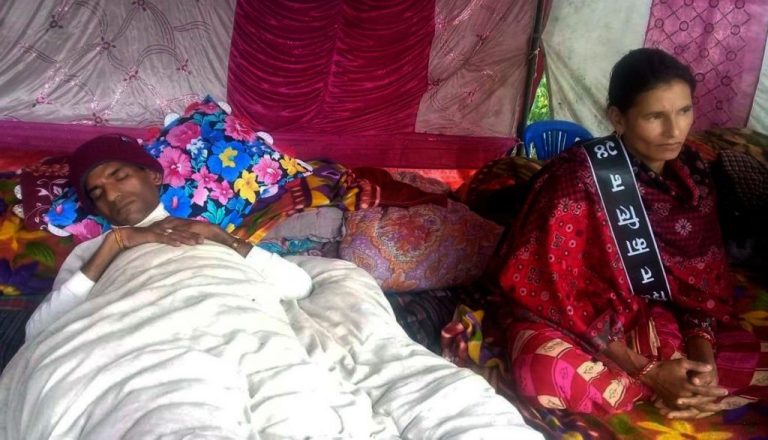 धर्नामा बसेका निर्मलाका आमाबुबाको स्वास्थ्य नाजुक बन्दै