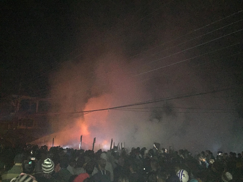 झापाको मेचीनगरमा भिषण आगलागी, १३ घर जले