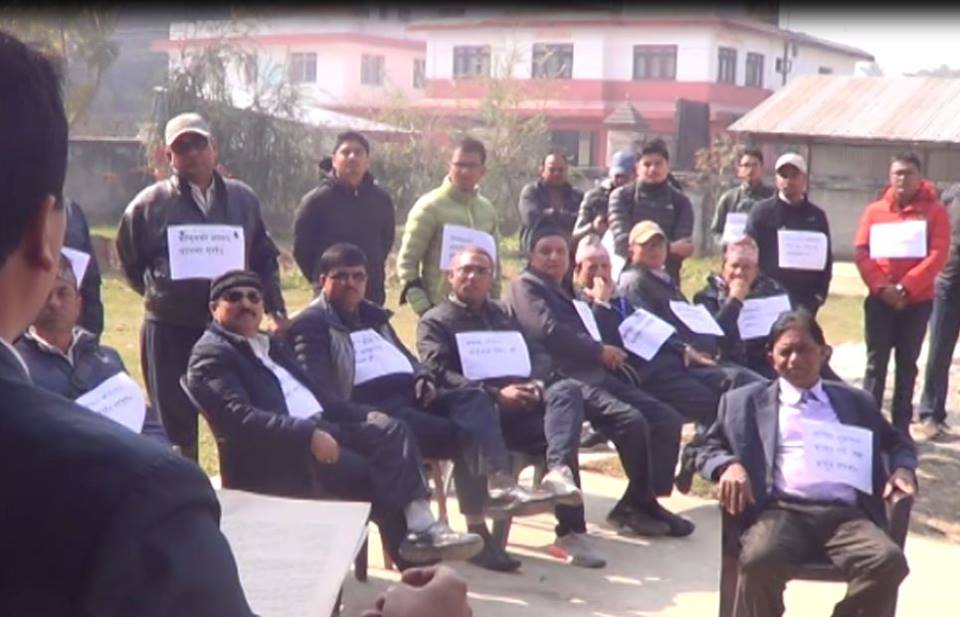 मोरङ कोलेनिकाका कर्मचारीहरु आन्दोलित
