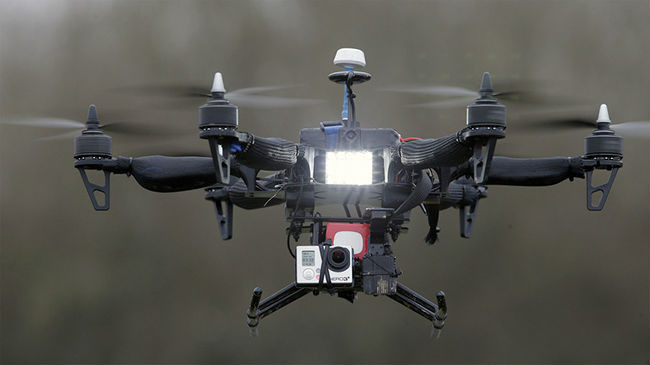 झिसमिसेमै खेत खेतमा ड्रोन, सार्वजनिक स्थानमा शौच गर्न आएकाहरुको भागाभाग