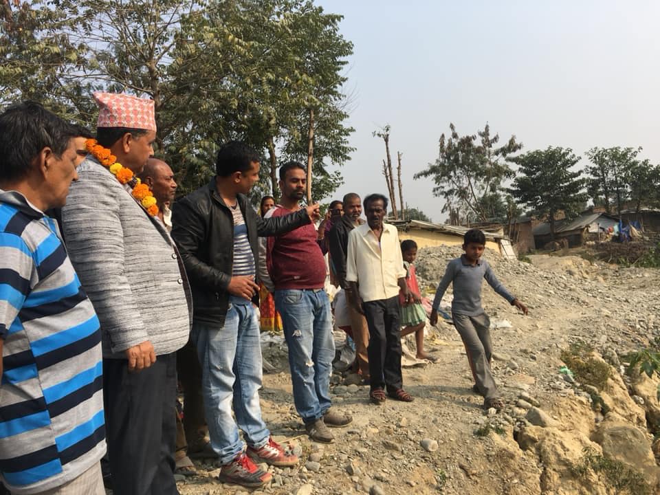 तटबन्ध निर्माणमा मन्त्री घिमिरेले १० लाख दिने