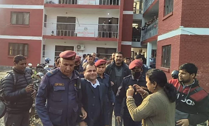 प्रदेश २ का मन्त्रीले कुटे सचिव, सचिव प्रहरी नियन्त्रणमा