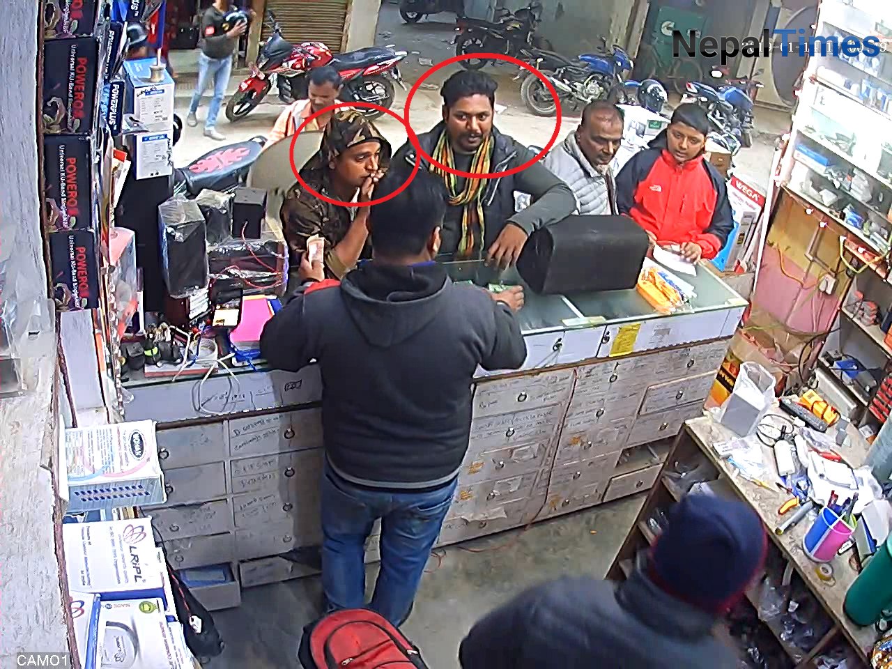 विराटनगरमा चोरीका घटना बढ्दो, यसरी भयो इलेक्ट्रोनिक्स पसलमा चोरी (भिडियो सहित)