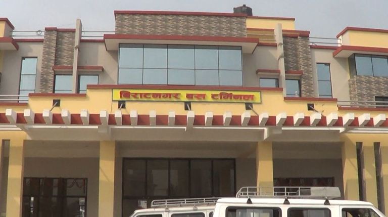 एक साता नबित्दै बस टर्मिनल भवन चर्कियो