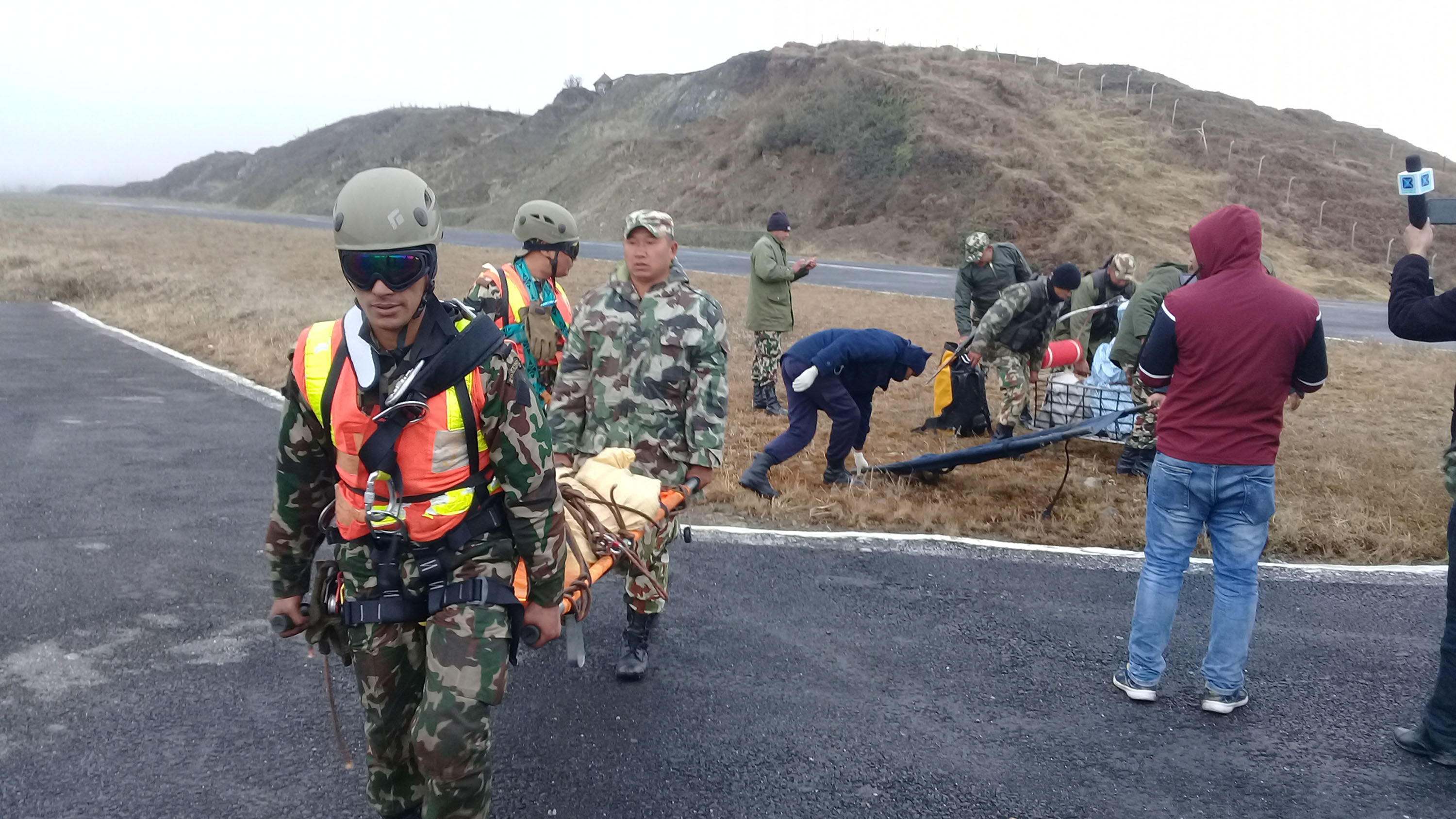 हेलिकप्टर दुर्घटनाः  ताप्लेजुङमा शव परीक्षण हुन सकेन, निरन्तर मौसम बिग्रिएपछि काठमाडौँ ल्याउन ढिलाई