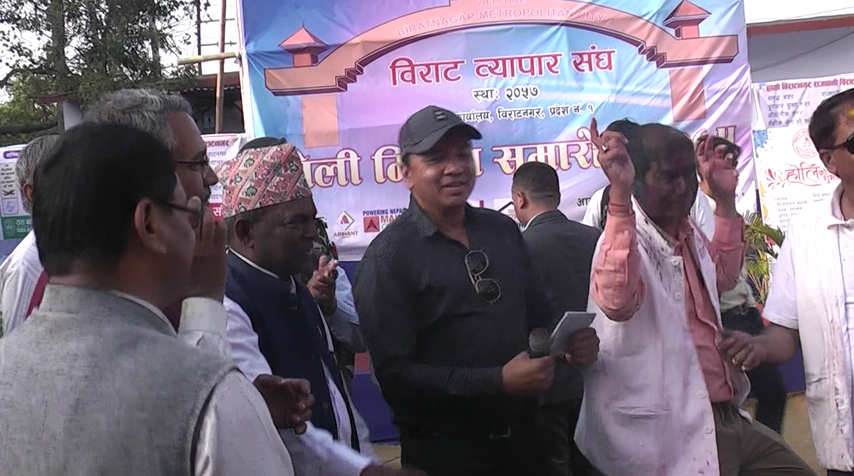 लालबाबु पण्डितदेखि प्रदेश प्रमुखसम्म होलीमा रंगिए