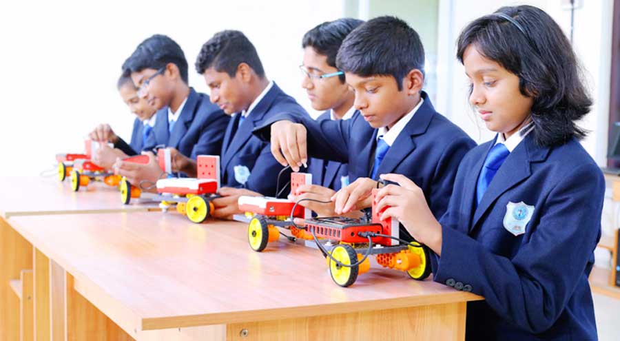 वैशाखदेखि ३ विद्यालयमा ‘रोबोट प्रोग्रामिङ शिक्षा’