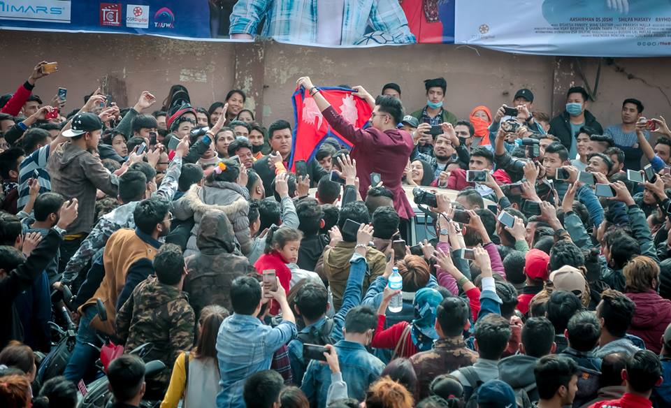 ‘क्याप्टेन’ देशैभर हाउसफूल, हलमा देखियो अनमोलको क्रेज