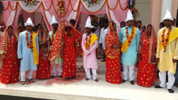 छोराको विवाह खर्च कटाएर सामुहिक विवाह