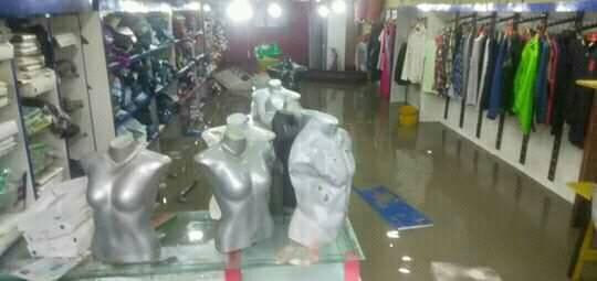 विराटनगरको मुख्य बजारका व्यवसाय धरापमा, निकास नहुँदा एक रातको पानीमै डुब्यो पसल