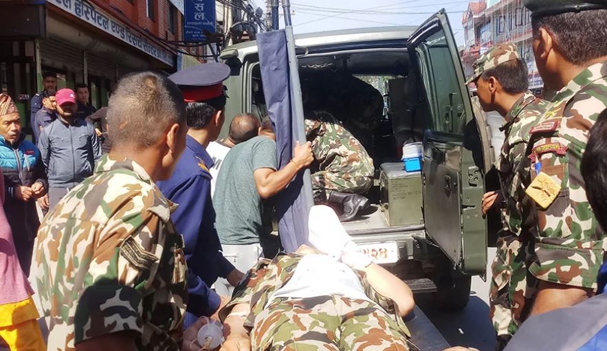 पोखरामा बम डिस्पोज गर्ने क्रममा विस्फोट हुँदा नेपाली सेना घाइते