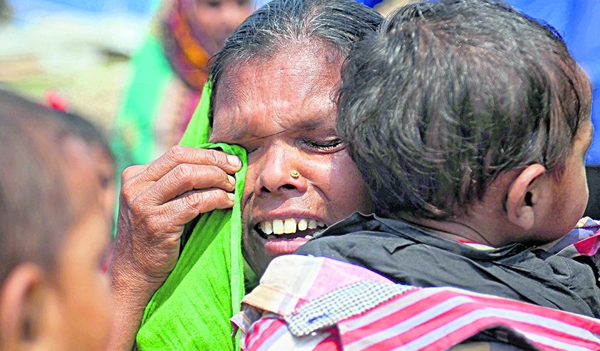 कतै राहतकाे खातैखात, कतै पुर्पुरोमा हात
