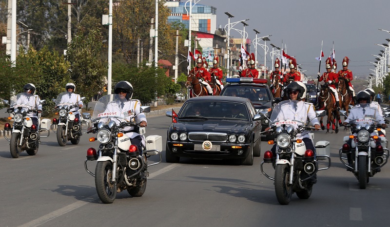 भीआईपीलाई सशस्त्रको लर्को