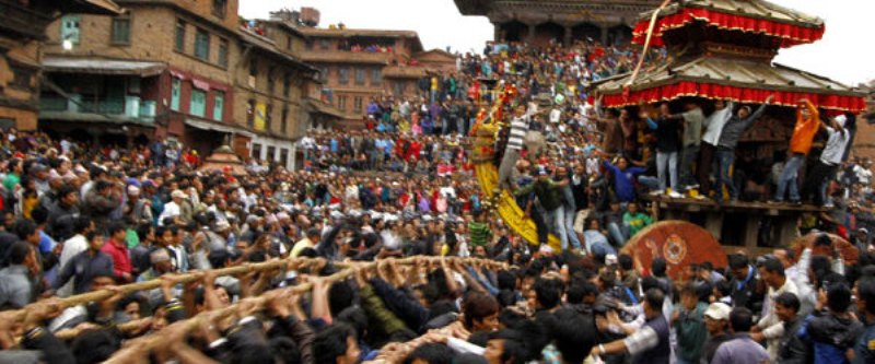 यसवर्ष बिस्केटको रथ दिउँसो तान्ने