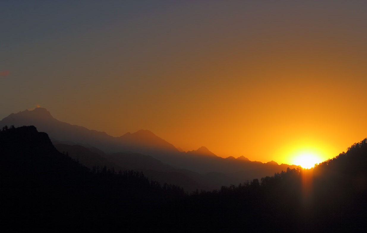 आजबाट नयाँ वर्ष २०७८ सुरु, शुभकामना आदानप्रदान गरी मनाइँदै