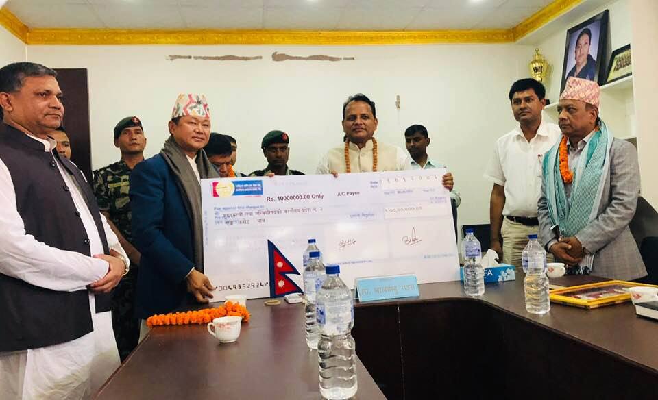 बारा र पर्साका हावाहुरी पीडितका लागि प्रदेश १ ले दियो एक करोड