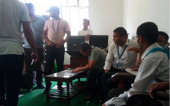 ३५ हजार घुससहित झापाबाट दुई कर्मचारी पक्राउ