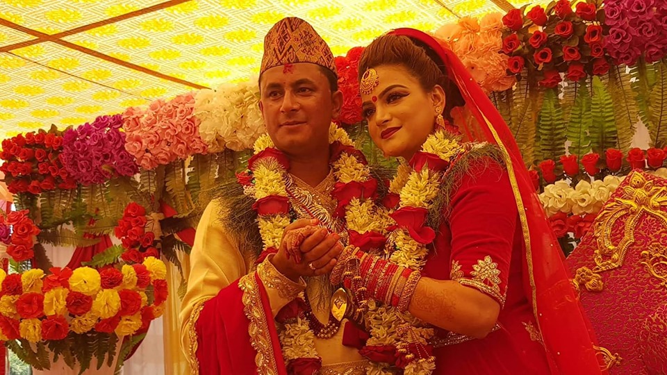 निर्देशक दीवाकरले भरे नायिका दीपिकाको सिउँदो