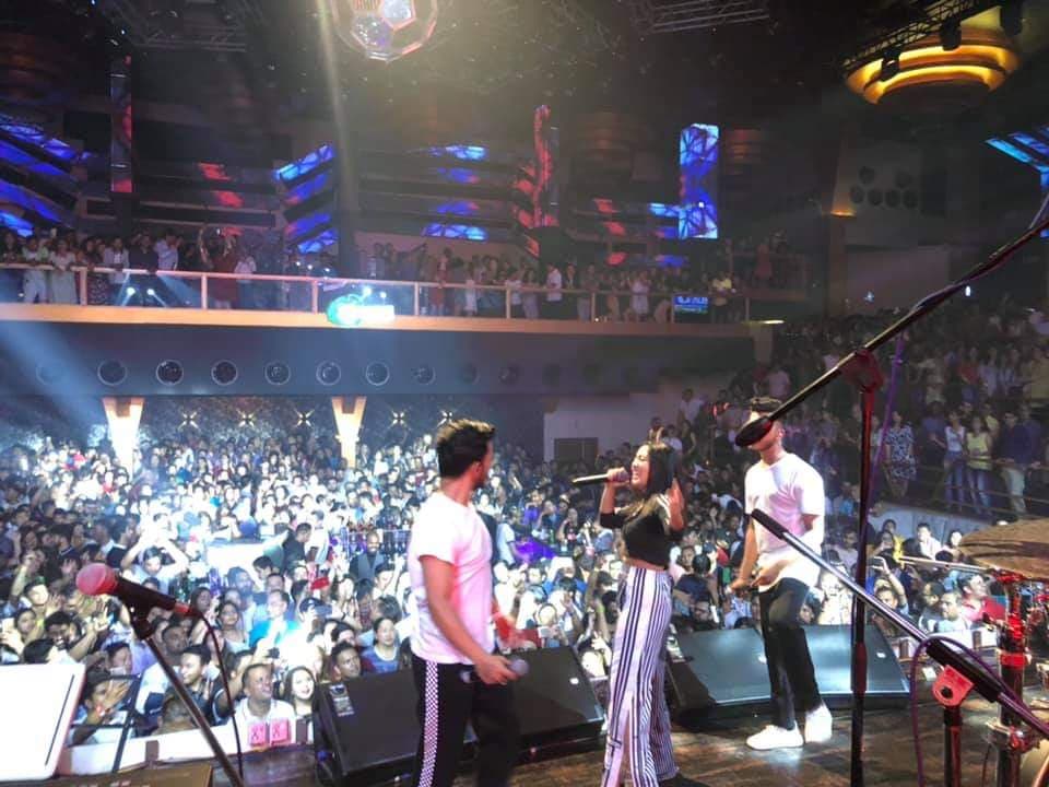 भारतीय गायिका नेहा कक्करको सांगीतिक कार्यक्रम विवादमा ,एलओडि डिस्कोका संचालकसहित ३ पक्राउ