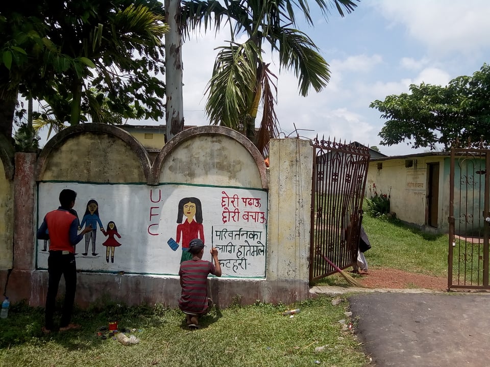 सचेतना बढाउन हातेमालोका युवाहरुले बनाए सांकेतिक चित्र