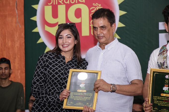 ‘दाल भात तरकारी’ ले मनायो ५१ दिन, आँचलले पाइन् आइफोन