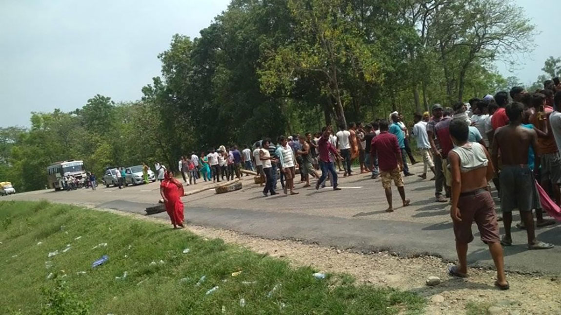 सर्लाहीमा दर्शनकारीमाथि प्रहरीले गोली चलाउँदा १ जनाको मृत्यु, प्रहरी पनि घाइते