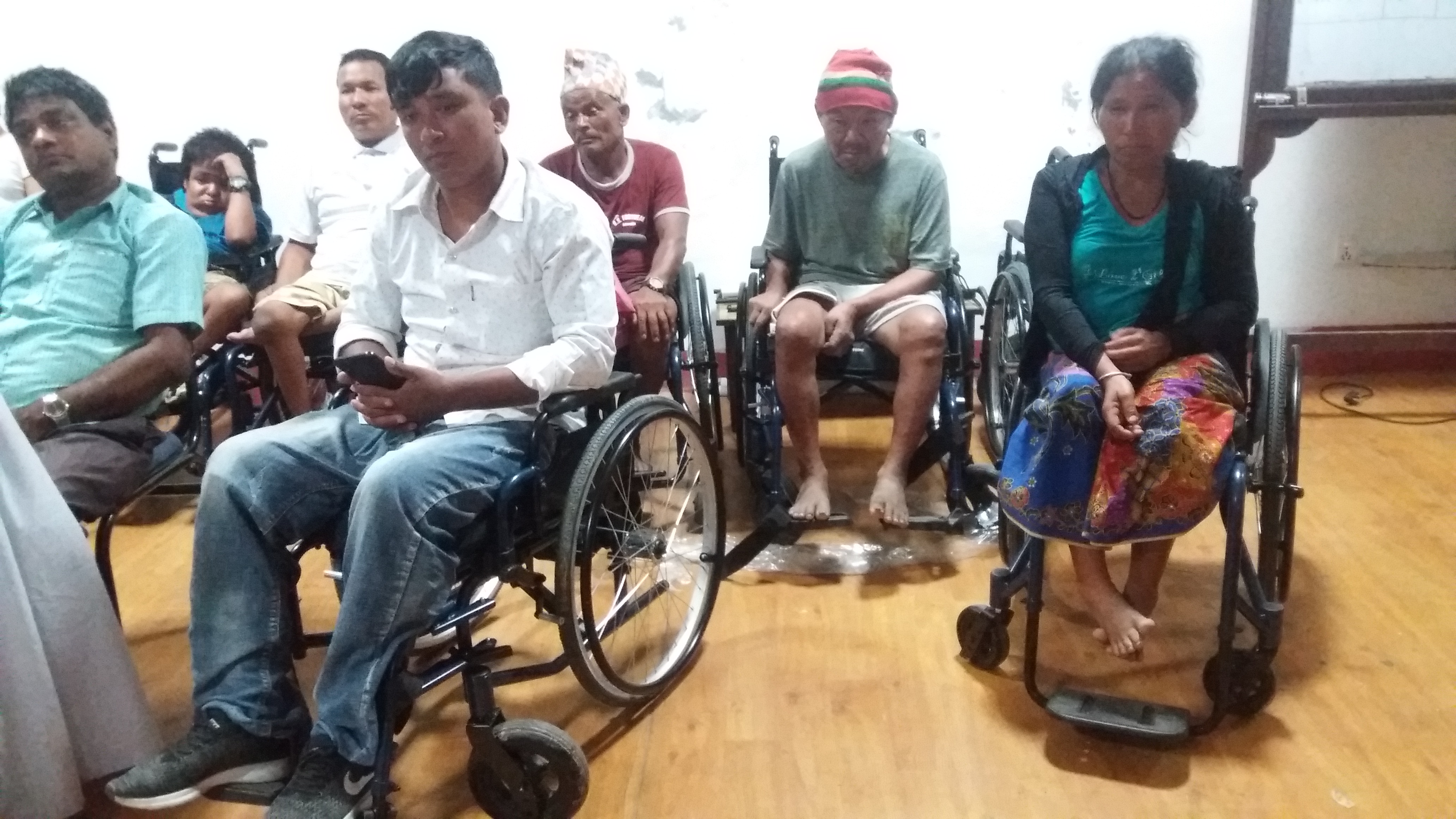अपाङ्गता भएका २५ जनालाई ह्वीलचेयर र ट्राइसाईकल वितरण