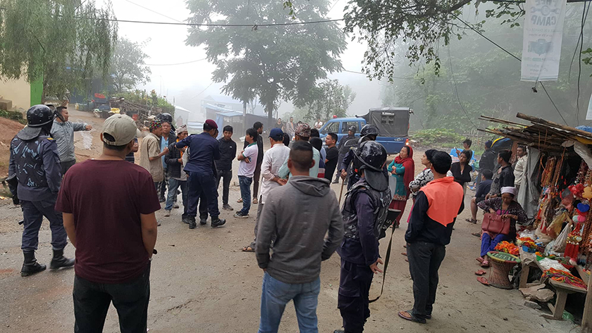 नगरप्रमुखविरुद्ध चक्काजाममा उत्रिएका दुई वडाध्यक्षसहित ६ जना पक्राउ