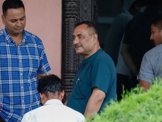 पूर्वआईजीपी ठकुरीद्धारा सर्वोच्चमा आत्मसमर्पण