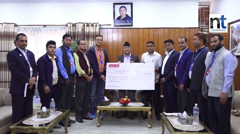 कर्मचारी र केडिया अर्गनाईजेसनद्धारा बाढी-पहिरो पीडितको राहतका लागि आर्थिक सहायता