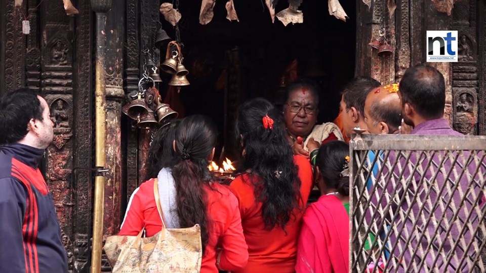 साउनको दोस्रो सोमबार शिवालयहरुमा घुइँचो (फोटो फिचर)