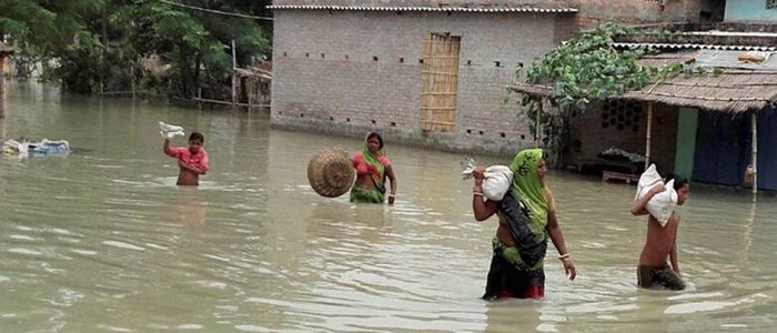 बाढीका कारण १३ दिनदेखि रेल्वे लिकमा बास