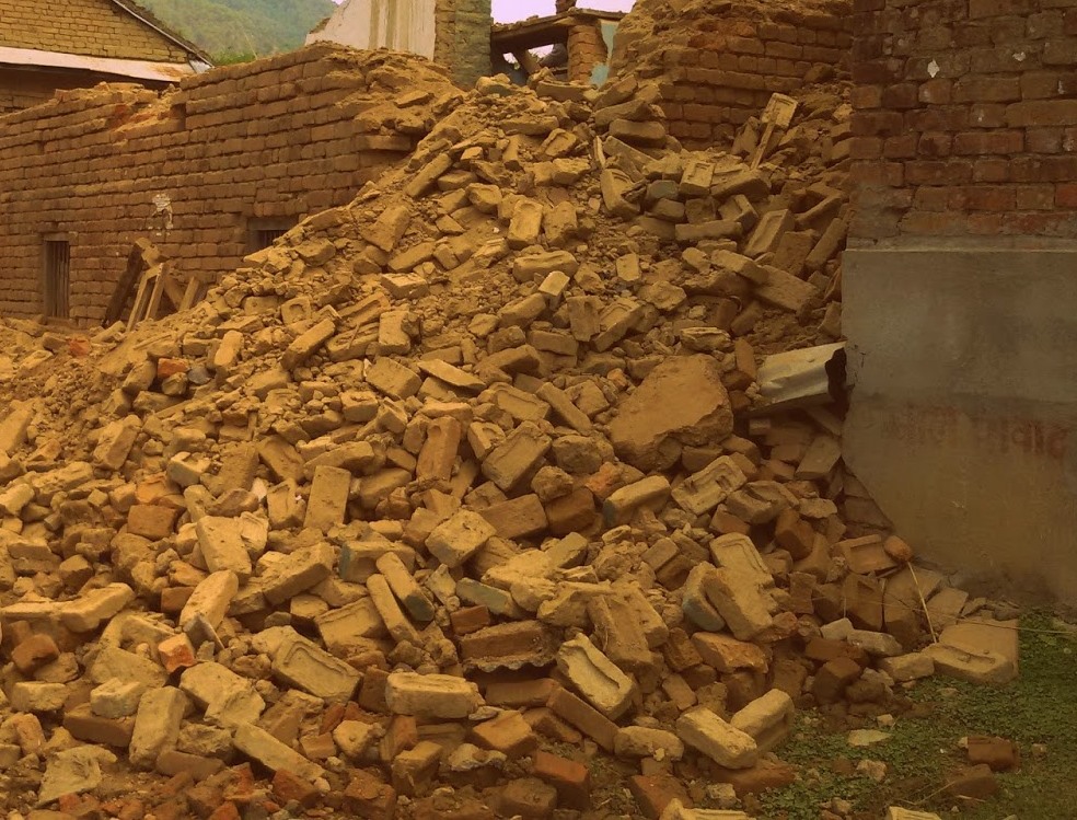 आफ्नै घरको गारोले किच्दा १ जनाको मृत्यु