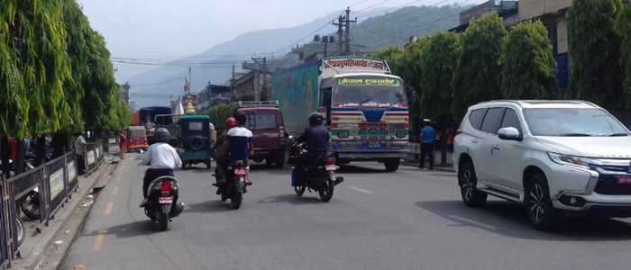पहिरोले अवरुद्ध  हेटौँडा–काठमाडौँ सडक सञ्चालन