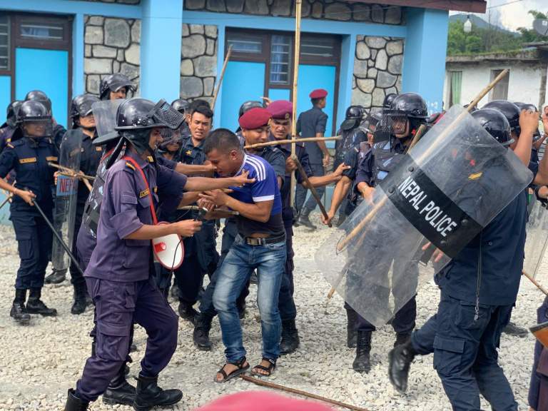 अस्पतालको लापरवाहीले सुत्केरीको मृत्यु, झडप हुँदा ८ घाइते