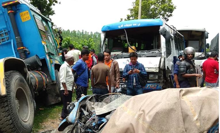 भारतीय ट्रकको ठक्करबाट हेटौंडामा दुई जनाको मृत्यु , पाँच घाइते