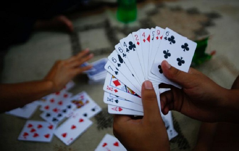 इटहरीबाट तास खेल्दै गरेका ६ जना पक्राउ