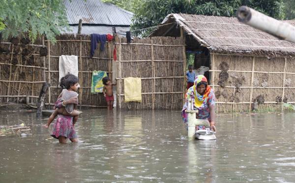 बाढीपीडितलाई राहत : दुई दिनमा दुई पोका भुजा