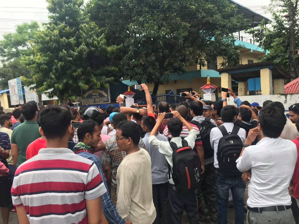 रविसहित तीनै जनालाई चितवन अदालत पुर्याइयो