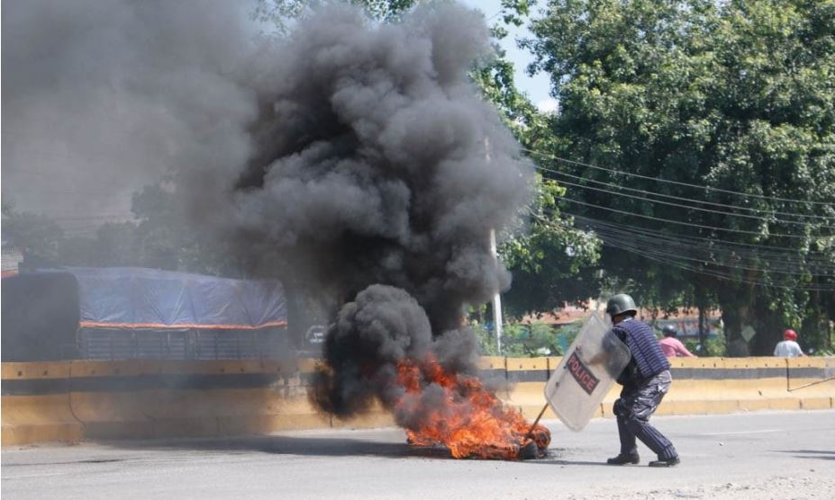 आक्रामक बन्दै रविका समर्थक, निषेधित क्षेत्रभित्र पस्ने प्रयास