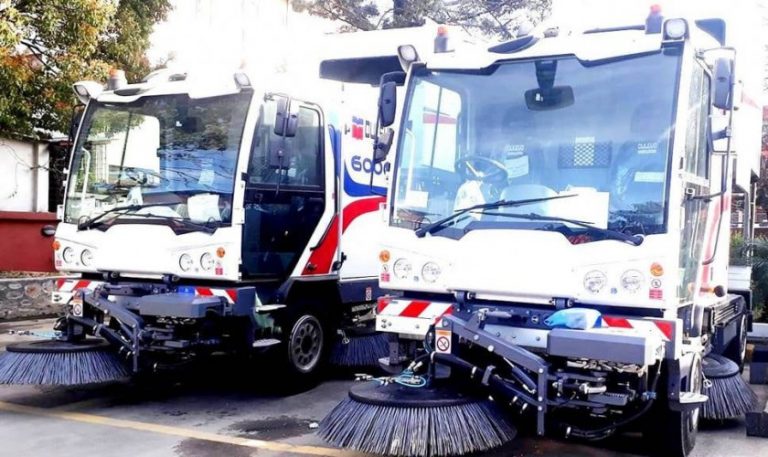 सडक सफा गर्न ललितपुरमा पनि २ वटा ब्रुमर संचालन गरियो