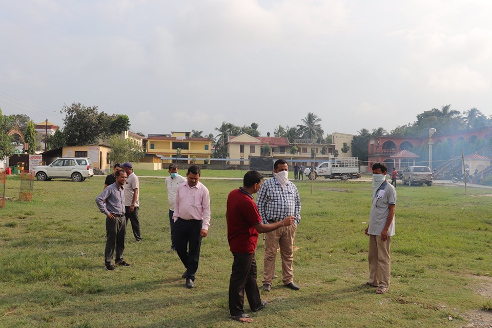 डेंगु नियन्त्रणका लागि फगर मेसिन लिएर निस्किए मेयर पराजुली