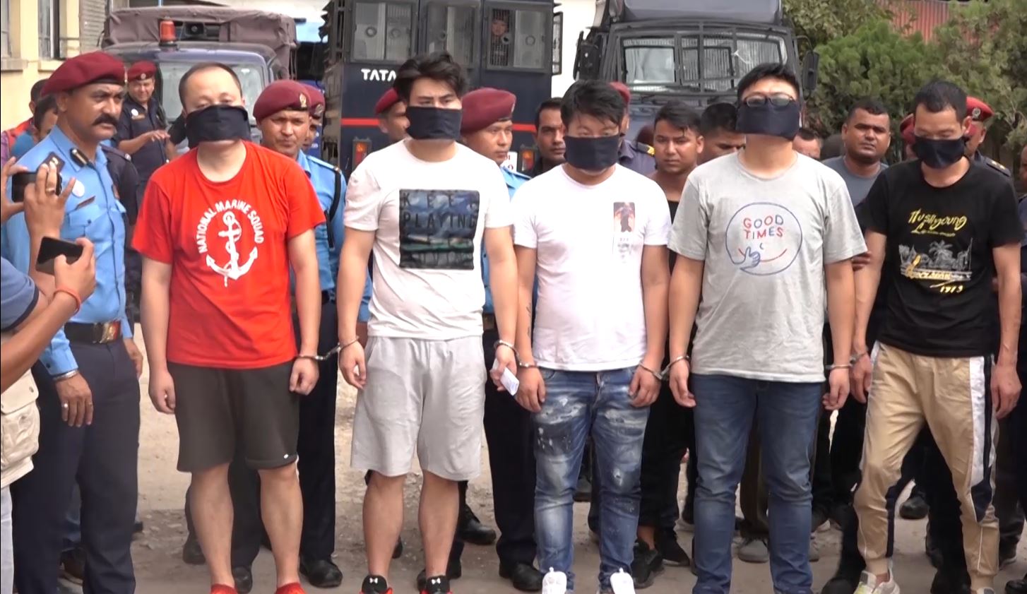 चिनियाँ ह्याकरका पैसा साटिदिने ३ नेपालीपनि पक्राउ