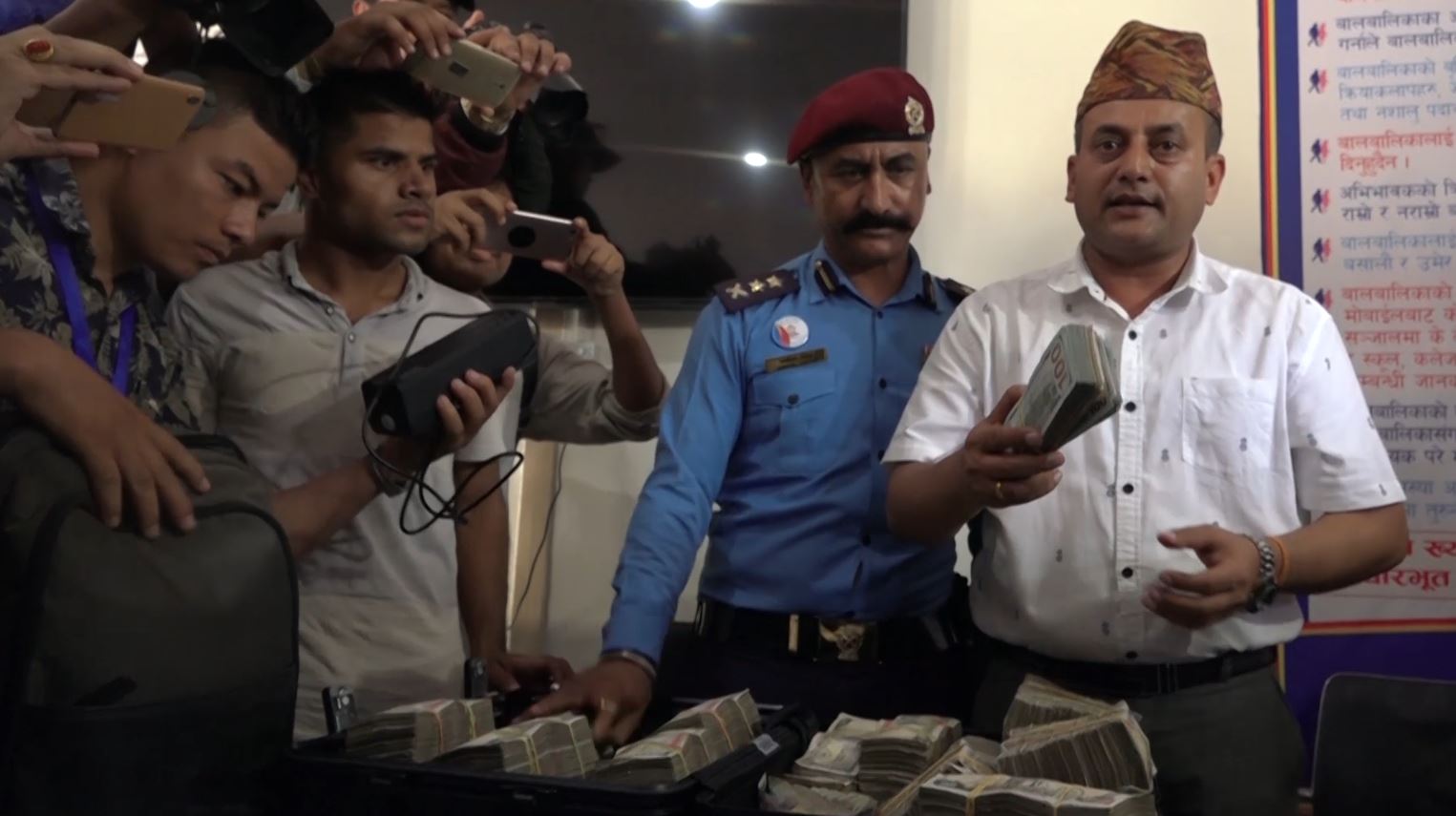 एटिएम ह्याक प्रकरण : कुन बैंकबाट कति झिकियो रकम ?