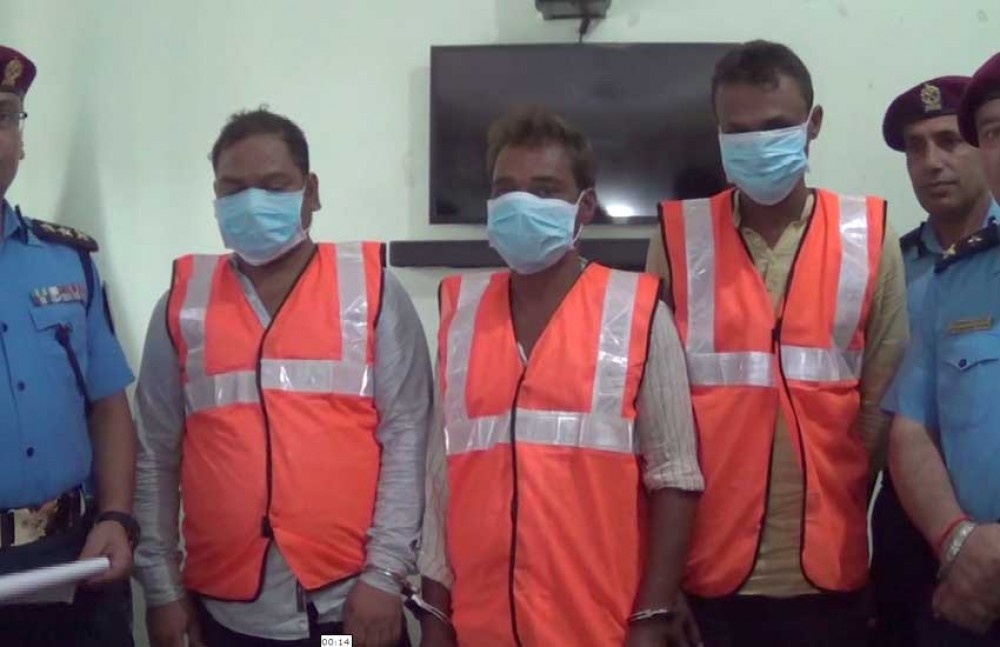 दुई जना भारतीय नागरिकसहित चार जना लुटेराहरु पक्राउ