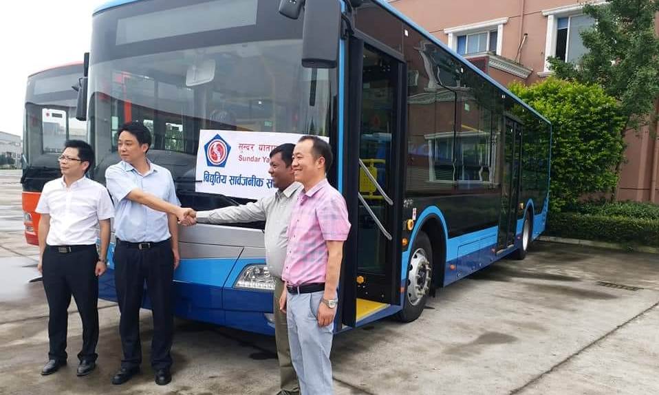 काठमाडौंमा भोलिदेखि चल्ने भए बाल्कोनीसहितका बस