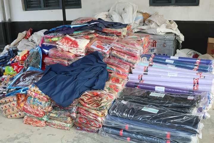 पर्यटकीय बसबाट ५५ लाखको अवैध कपडा बरामद