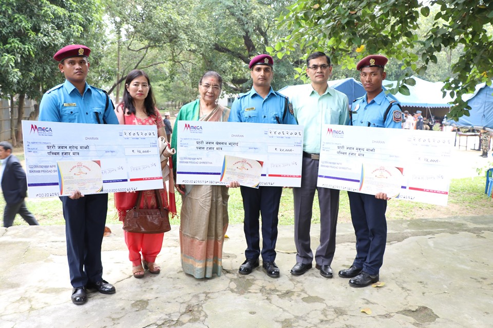 प्रदेश १ का ३ प्रहरीलाई १ लाखको पुरस्कार