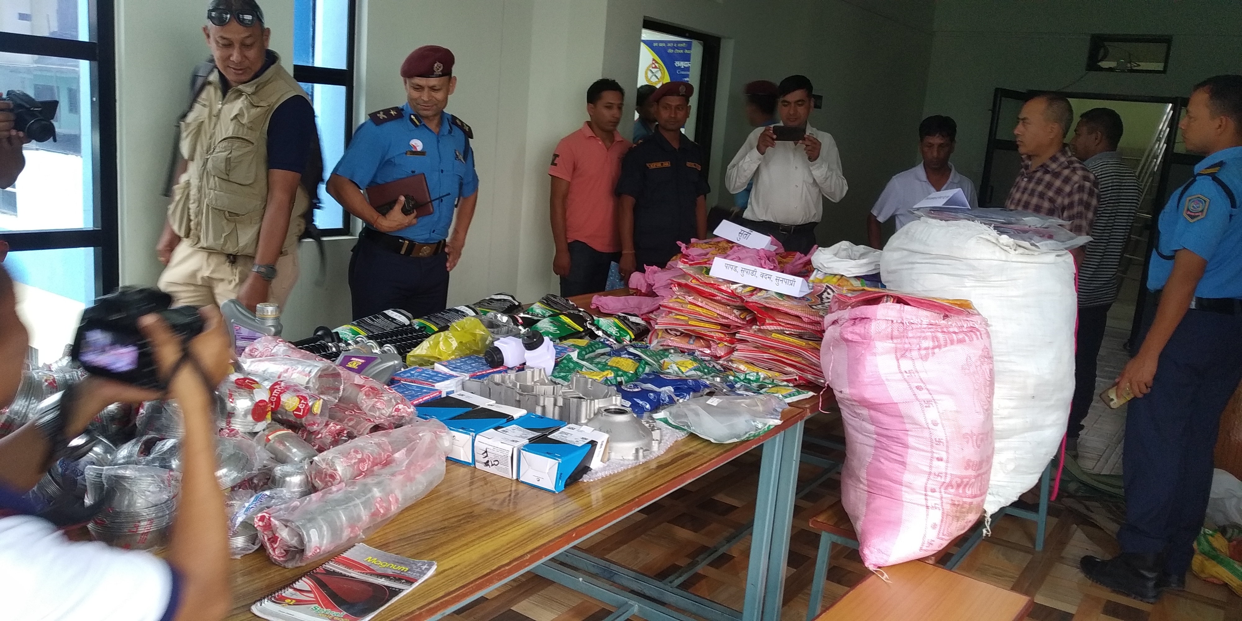 विराटनगरबाट डेढ लाख बढीका अवैध सामान प्रहरीद्वारा बरामद