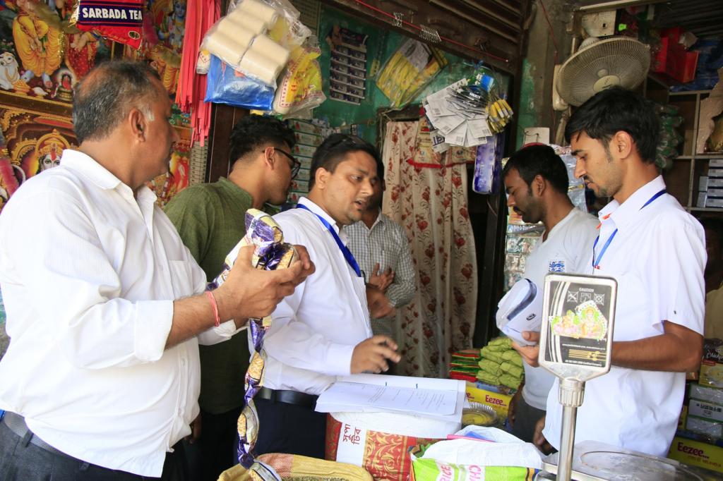 बिदाको दिनमा पनि बजारमा ठगी भए प्रहरीलाई खबर गर्नुस् !